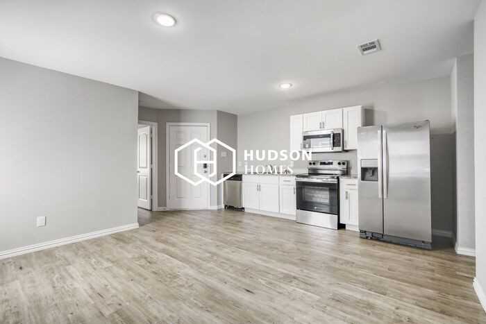 912 Crosby St #B - Photo 4 of 14