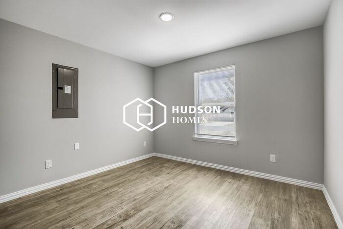 912 Crosby St #B - Photo 7 of 14