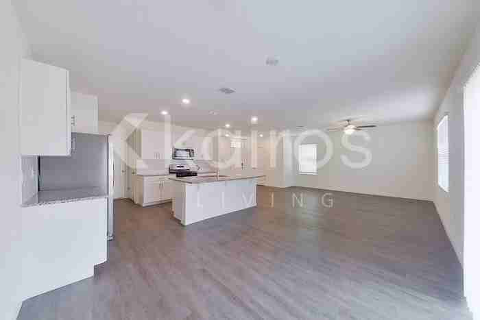 32205 Edson Ave - Photo 4 of 27