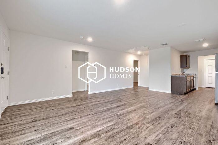 1439 Barclay St - Photo 4 of 14