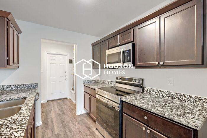 1439 Barclay St - Photo 5 of 14