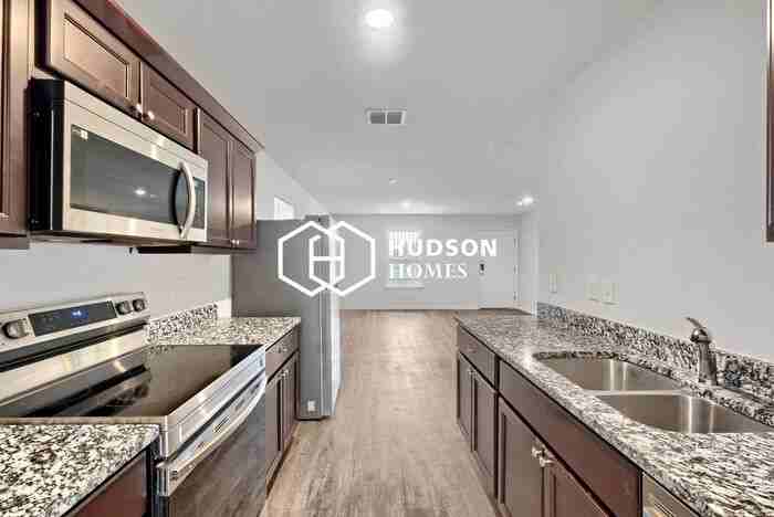 1439 Barclay St - Photo 6 of 14