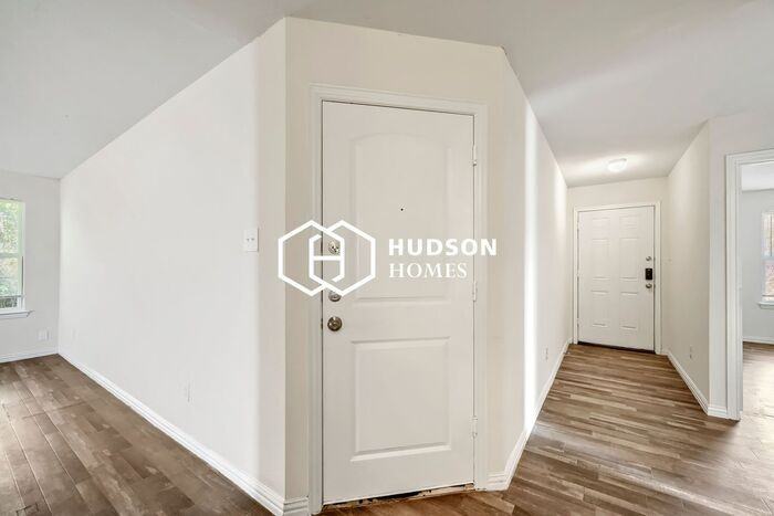 5032 Elgin St - Photo 4 of 14