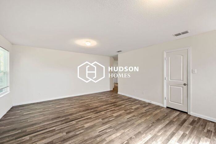 5032 Elgin St - Photo 5 of 14