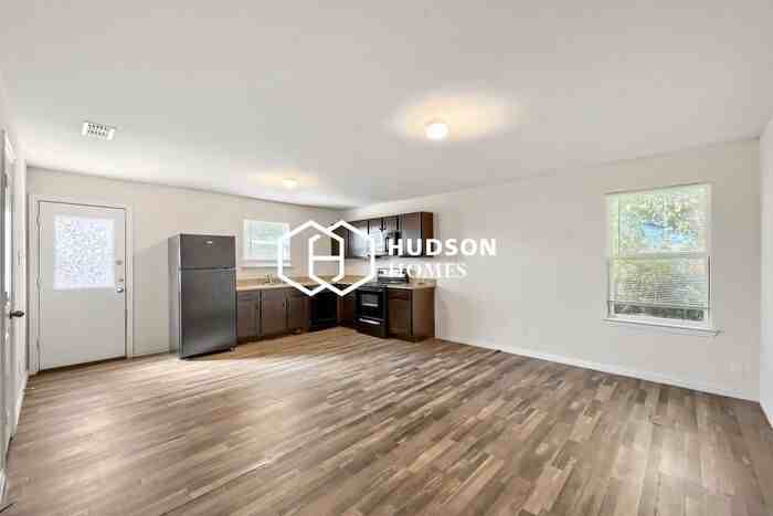 5032 Elgin St - Photo 6 of 14