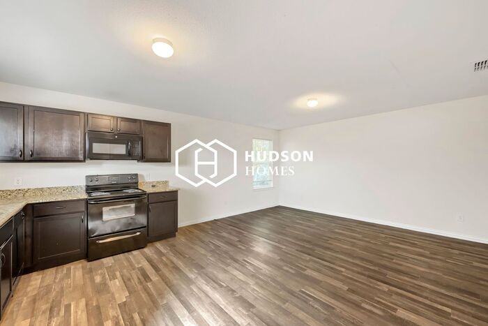 5032 Elgin St - Photo 7 of 14