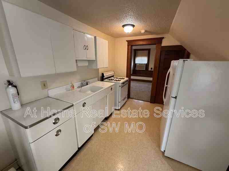 839 S Broadway Ave #C