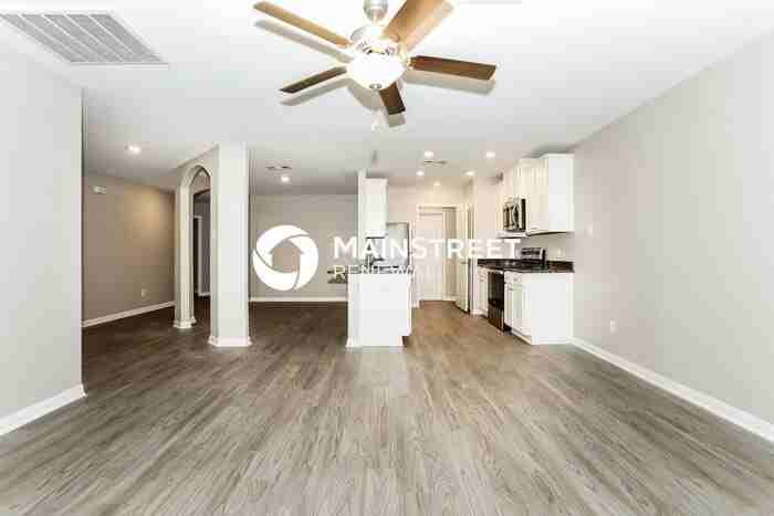 25208 Dickens Dr - Photo 3 of 16
