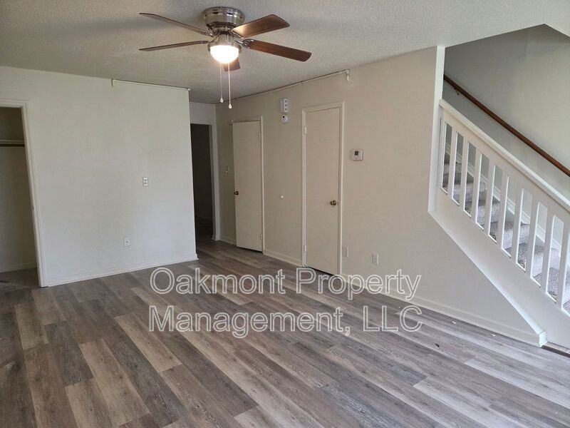 2831 Breezewood Ave - Photo 4 of 19