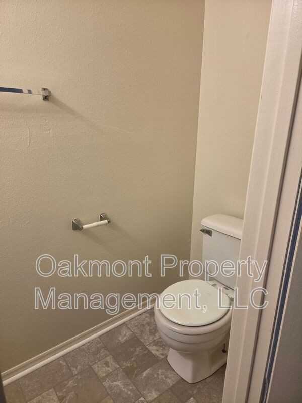2831 Breezewood Ave - Photo 5 of 19