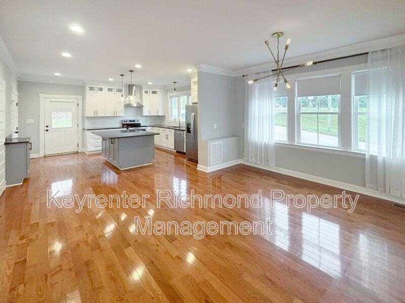 4901 Goddin Cir - Photo 3 of 17