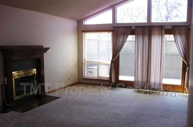 66 Linda Ln - Photo 3 of 6
