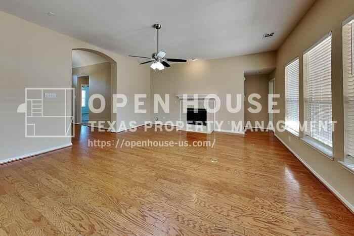310 Village Trail Ct - Photo 4 of 20