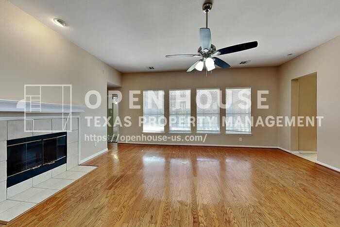 310 Village Trail Ct - Photo 5 of 20