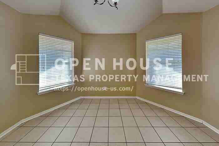 310 Village Trail Ct - Photo 7 of 20