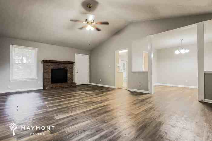 804 Brook Hollow Cir Se - Photo 4 of 12