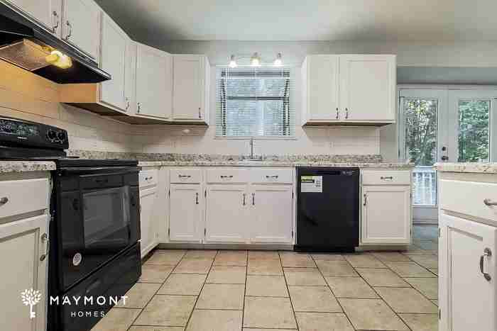 804 Brook Hollow Cir Se - Photo 6 of 12