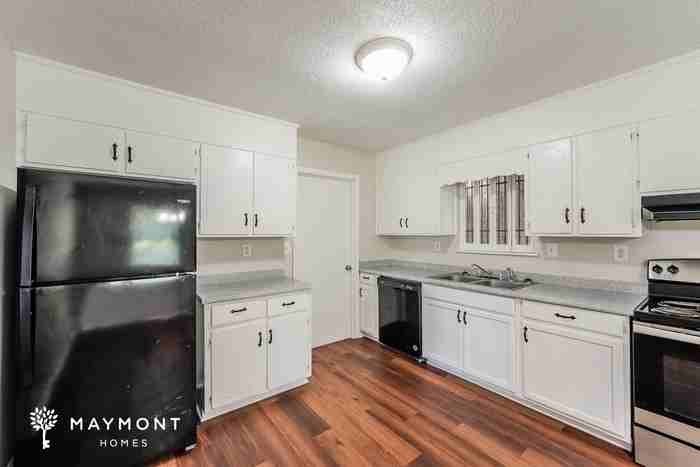 370 Avon Cir - Photo 6 of 12