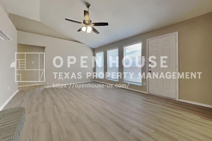 320 Faircrest Dr - Photo 4 of 20