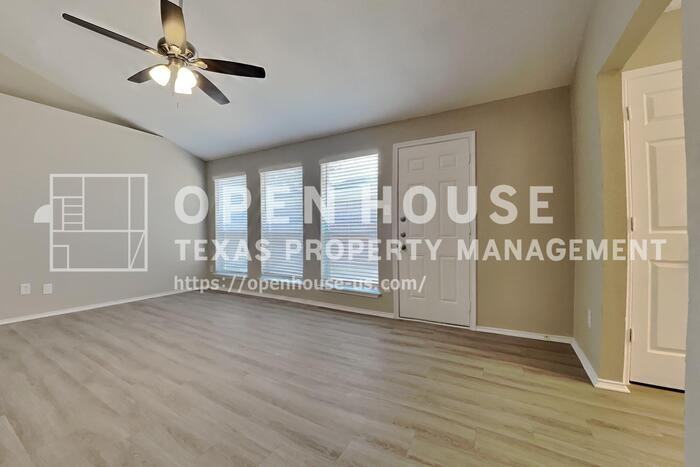 320 Faircrest Dr - Photo 5 of 20