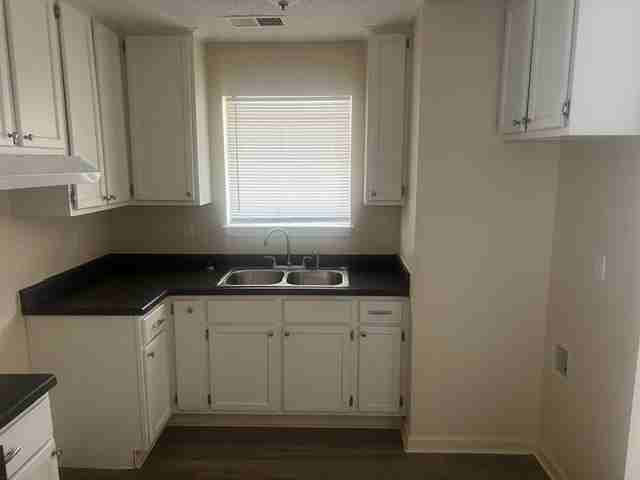 224 Ingle Ave - Photo 3 of 10