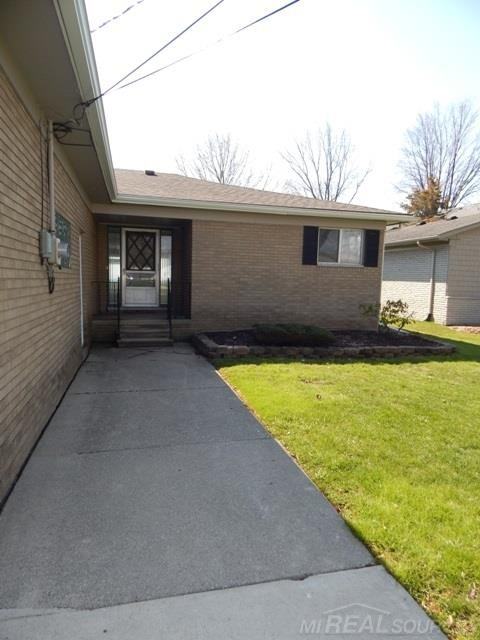 48228 Harbor Dr - Photo 2 of 22