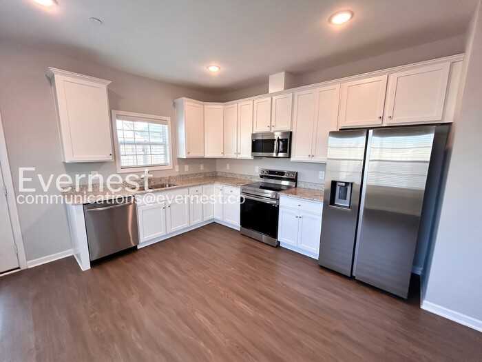 1043 Echo Ridge Rd - Photo 5 of 21