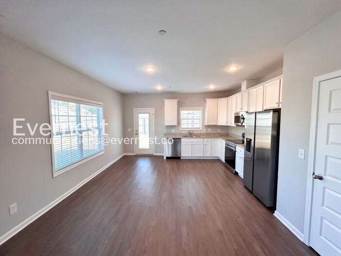1043 Echo Ridge Rd - Photo 6 of 21