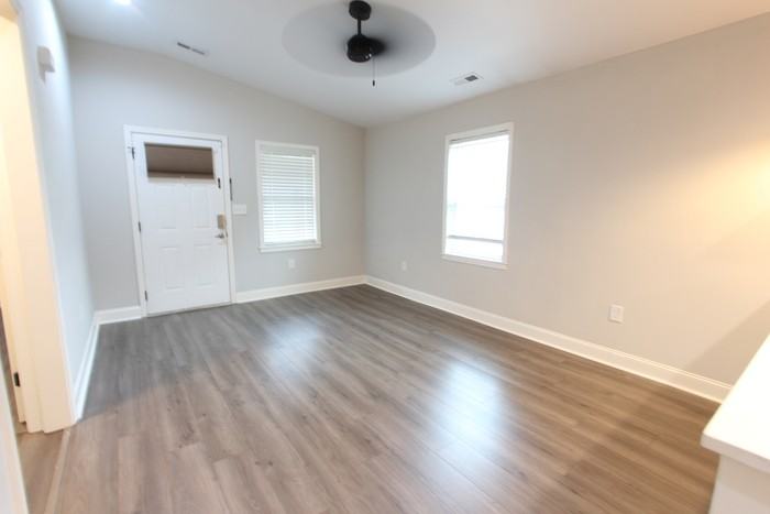 305 Maple St - Photo 3 of 15