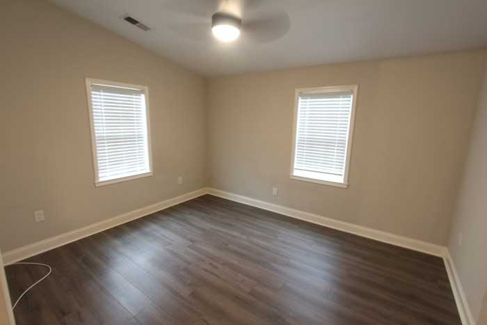 305 Maple St - Photo 7 of 15