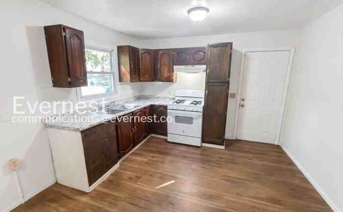 7011 Paisley Dr - Photo 3 of 15