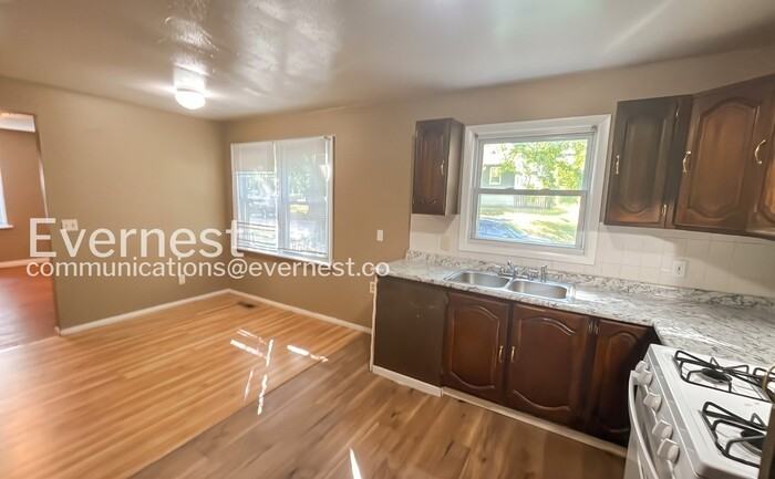 7011 Paisley Dr - Photo 4 of 15