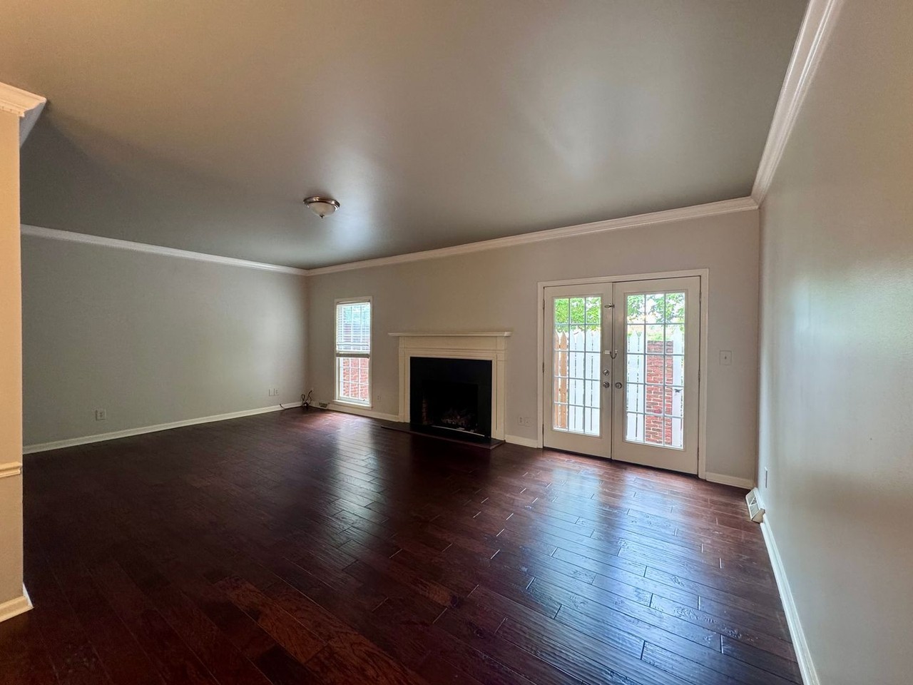 Shows Property - Photo 2 of 24
