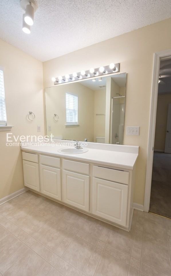 404 Valley Glen Dr - Photo 6 of 25