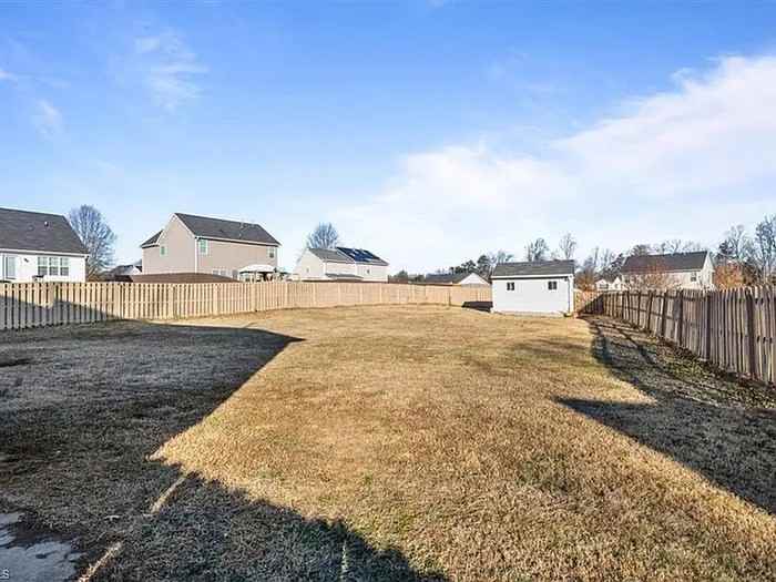 305 Carter Ridge Dr - Photo 2 of 14