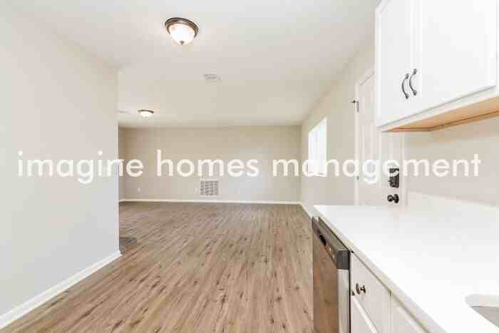 1805 N Girls School Rd - Photo 6 of 17