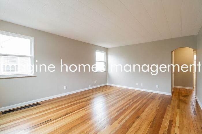 116 S Grove Ave - Photo 3 of 22