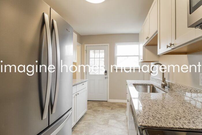 116 S Grove Ave - Photo 7 of 22