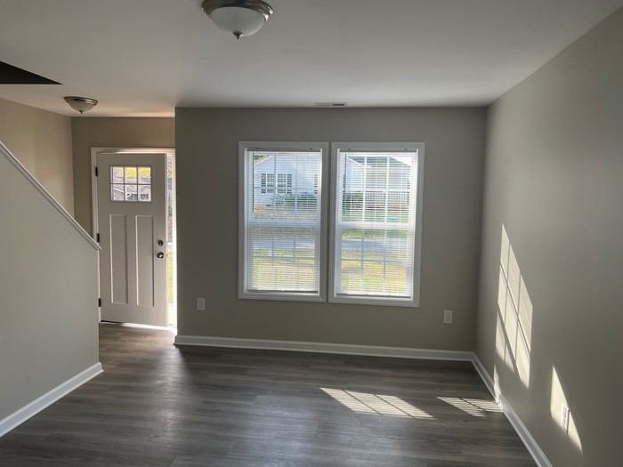 505 E Mills Dr - Photo 4 of 14