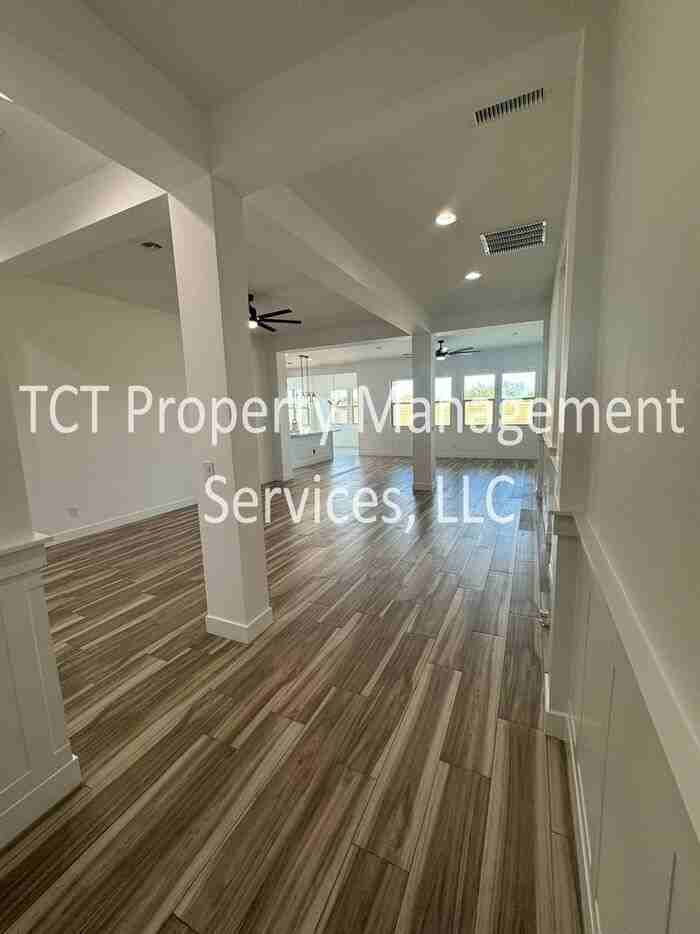 10740 E Thatcher Ave - Photo 2 of 32