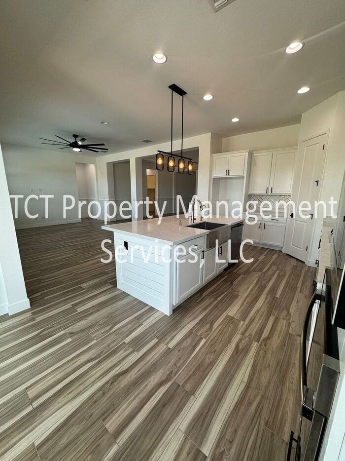 10740 E Thatcher Ave - Photo 4 of 32