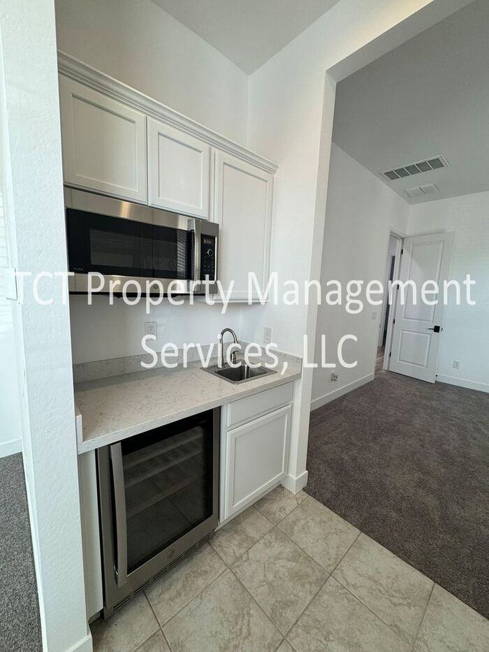 10740 E Thatcher Ave - Photo 5 of 32
