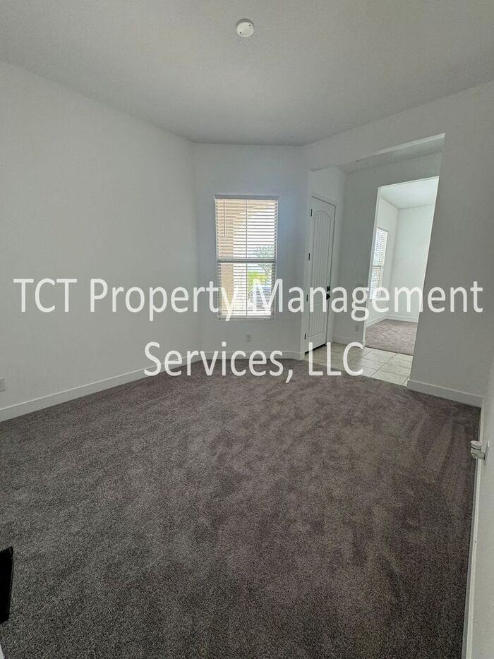 10740 E Thatcher Ave - Photo 7 of 32