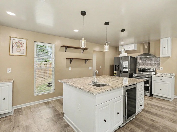820 E Cardinal Dr - Photo 3 of 28