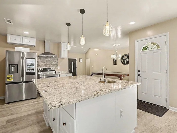 820 E Cardinal Dr - Photo 4 of 28