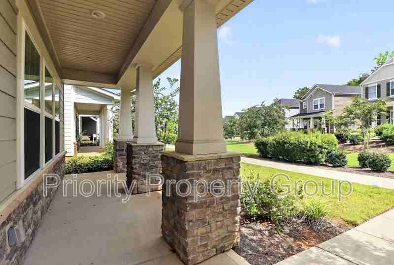 11210 Broadbent Ct - Photo 2 of 29