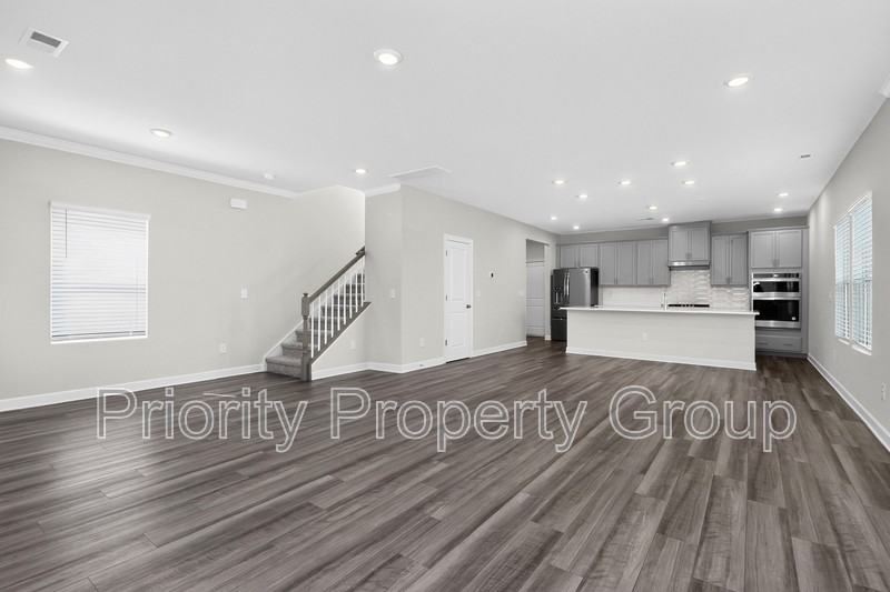 11210 Broadbent Ct - Photo 3 of 29
