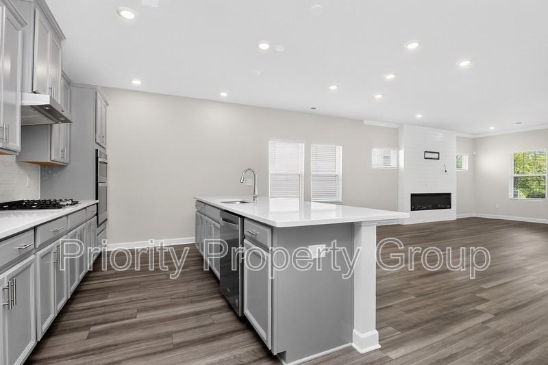 11210 Broadbent Ct - Photo 7 of 29