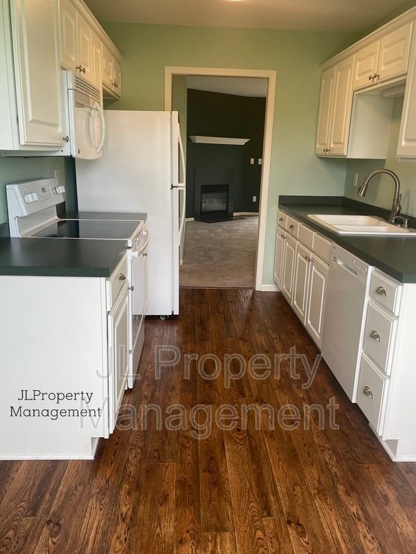 3826 Ne 86th Ter - Photo 4 of 18