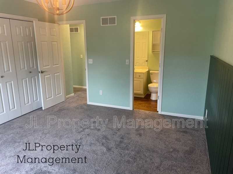 3826 Ne 86th Ter - Photo 6 of 18